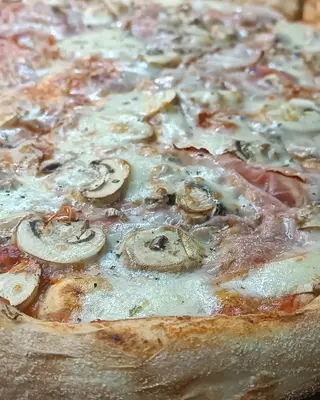 Capricciosa pizza