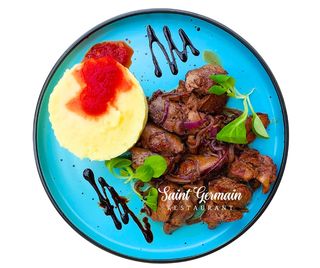 Ficăței de pui sote în sos de ceapă și piure de cartofi