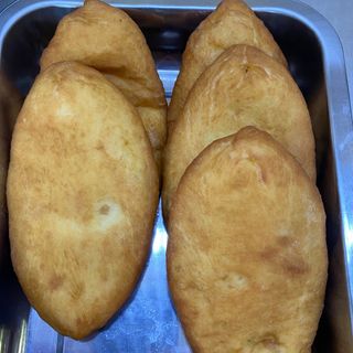 Смажений пиріжок з капустою