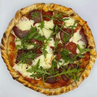 Pizza cherry, mozzarella, pršuta i rukola velika pizza