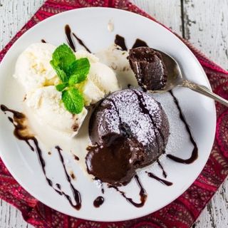 Petit Gâteau With Icecream