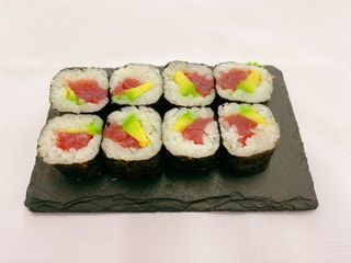 Maki Atún Con Aguacate (8 Uds.)