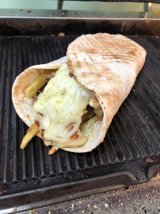 Арабска питка печено пилешко бон филе (350г)