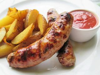 Баварские колбаски с картофелем по-канарски