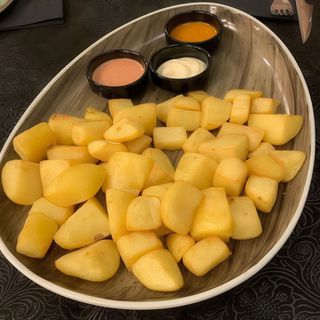 Patatas Al Toro Bravo Con 3 Salsas Especiales