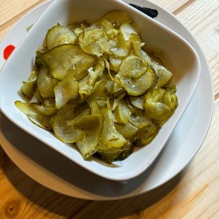 Salată de castraveți murați