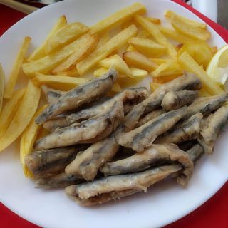 Boquerones Fritos Con Patatas Fritas Caseras