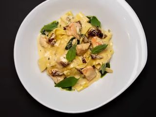 Zupa Dnia i Pappardelle z Łososiem