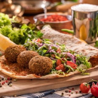  Pizza Turca Vegetal Con Falafel