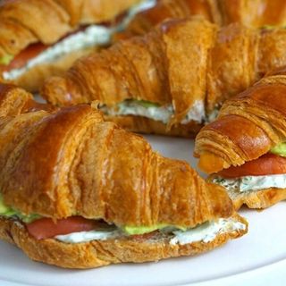 Croissant queso crema y salmón