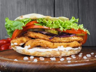 Sandwich cu şnițel porc