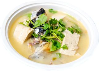 19. Zuppa di testa di branzino e tofu