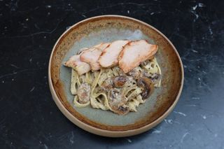 Pasta Con Pollo Y Trufa