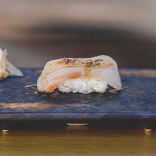 Nigiri De Lubina Y Trufa (1 Ud.)