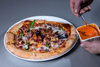 Pizza Moldavian cu bacon Ø28cm