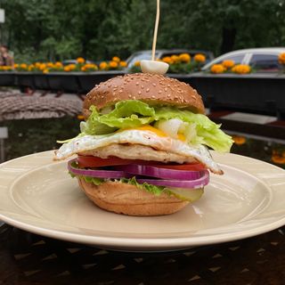 Бургер " Цезарь" с говядиной