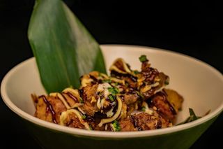 Pollo Karaage Con Arroz Yakimishi