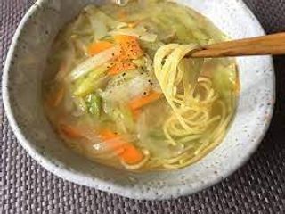 176. Ramen in brodo con verdure