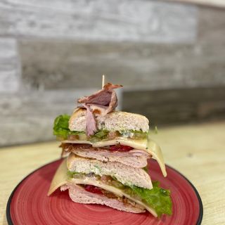 Bocadillo de pata asada 