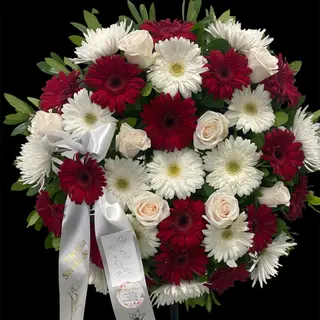 Coroa em tons de vermelho e branco
