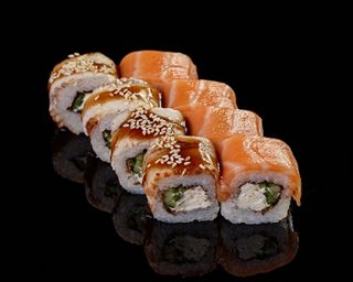 Філадельфія комбо з лососем та вугром