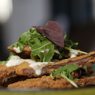 beef schnitzel cu rucola și sos gorgonzola*  