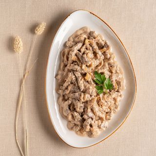 Бефстроганов з яловичиною та грибочками