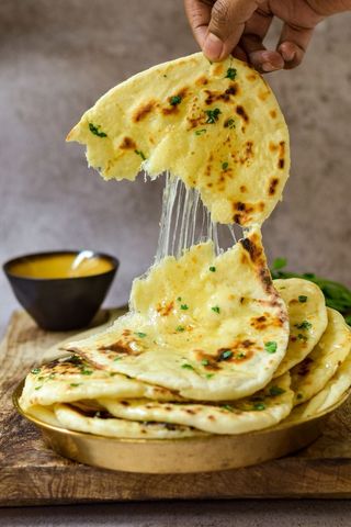 CHEESE NAAN