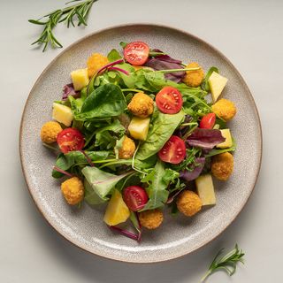 Салат з курячим попкорном