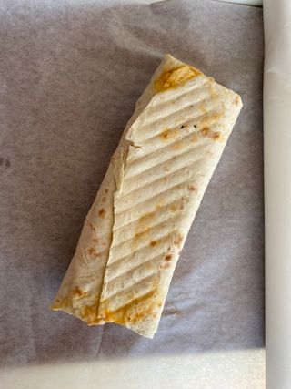 Хот-дог з молочною сосискою в лаваші (230г)