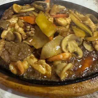 Família Feliz na Chapa com Molho Especial 