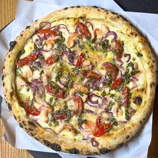 З тигровою креветкою та соусом песто