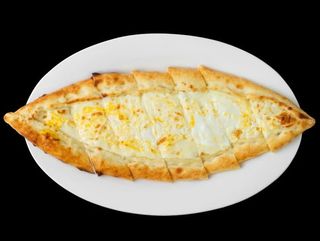 Пиде с сыром и яйцом