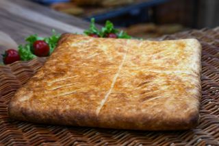 ნახევარფენოვანი ხაჭაპური