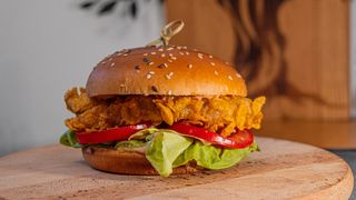 Meniu Crispy Chicken burger - 400 gr/80 gr