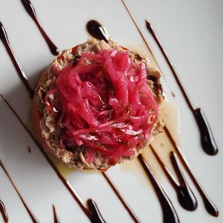 T. Ensalada de pimientos asados