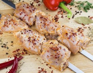 Шашлик із курячого стегна маринований (1000г)