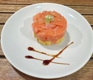 91. Tartar De Salmón Y Mango
