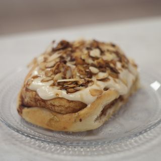 Cynamonka z wegańską białą czekoladą