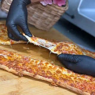 Lengua pizza de quesos 