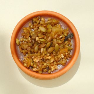 ტკბილ-მჟავე ფელამუში კორკოტით, თაფლით და ნიგოზით / Sweat-Sour Pelamushi 