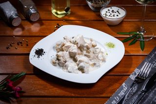 Piept de pui cu smantana si ciuperci