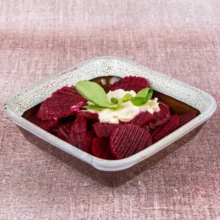 Salată de sfeclă roşie cu hrean