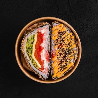 Суші бургер з копченим лососем