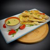 Humus sa pizza hljebom 250g