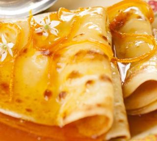 Crepe con grand marnier limone e zucchero di canna