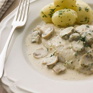 Filet De Poisson , Sauce À La Crème Champignon