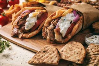 Пилешки гирос