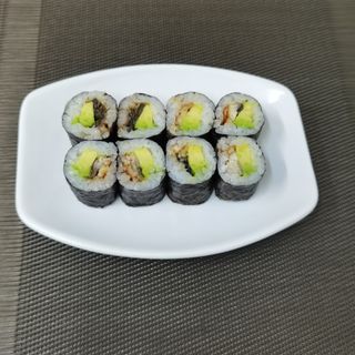 Maki anguila y aguacate (8 pzas.)