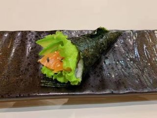 92. Temaki sake